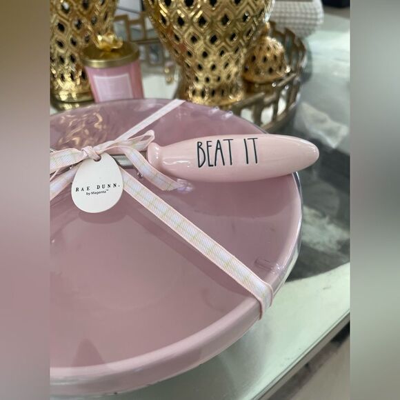 Rae Dunn HOP TO IT Pink Mixing Bowl with matching BEAT IT Whisk Gift Set - Picture 5 of 9